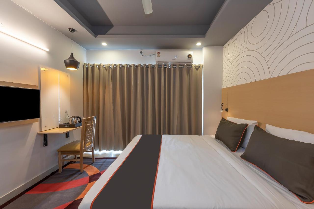 Collection O 162 Vardhman International Hotel Gurgaon Buitenkant foto